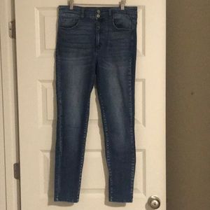 Buckle Exclusive Kan Can Signature Mid Rise Skinny Jean Size 29